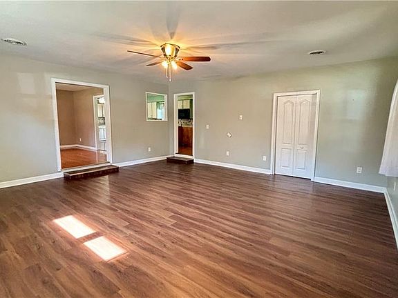 5th image of 3948 Valley Dr