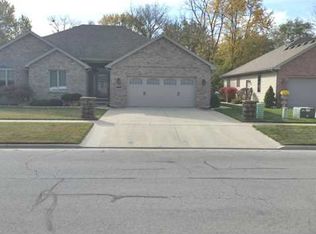 216 Cypress Dr, Swanton, OH 43558