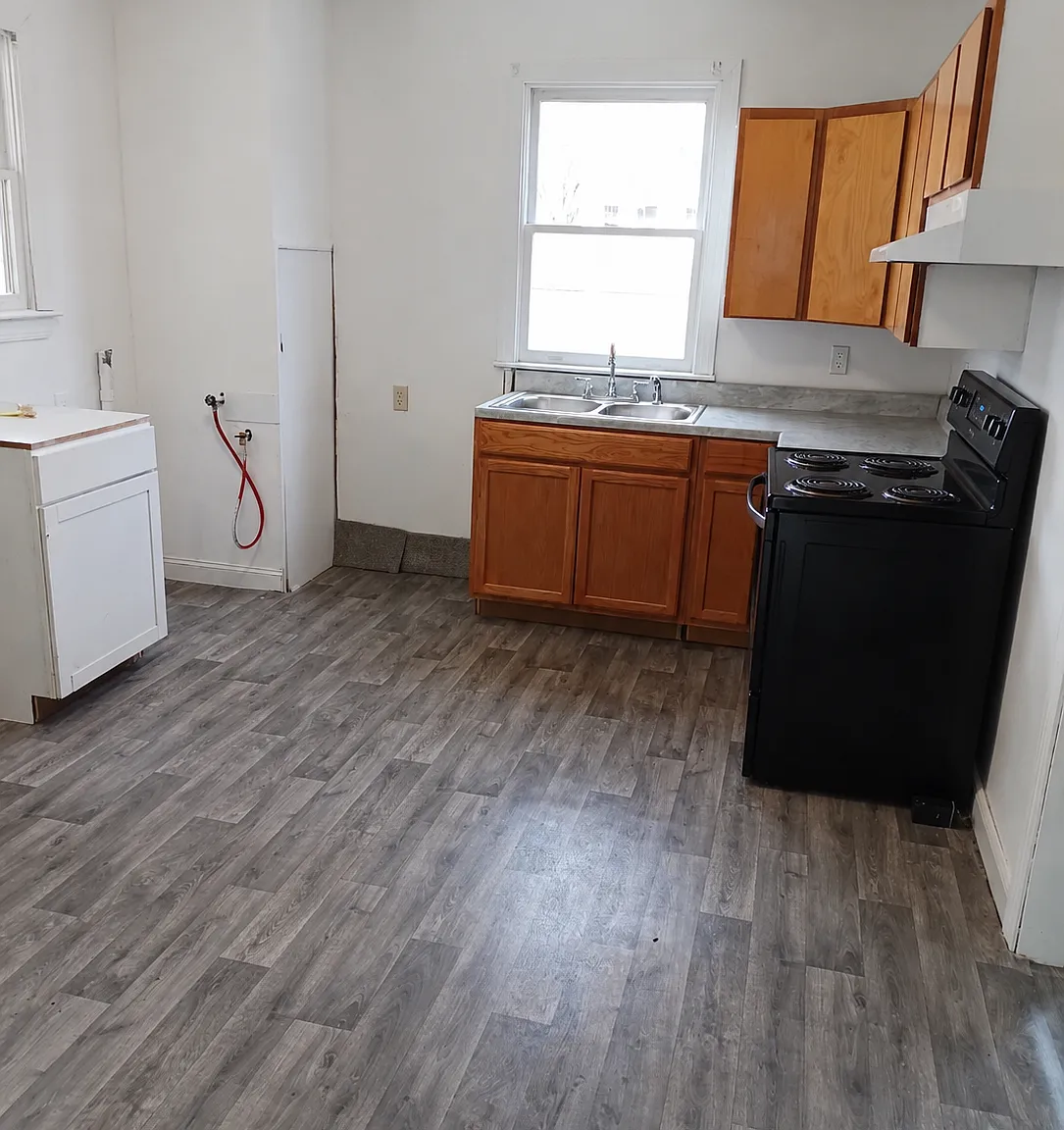 2 bed, 828 sqft, $750 — Photo 2