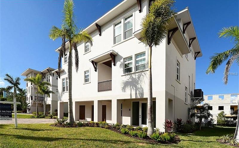 1st image of 1025 Crescent St #1025
