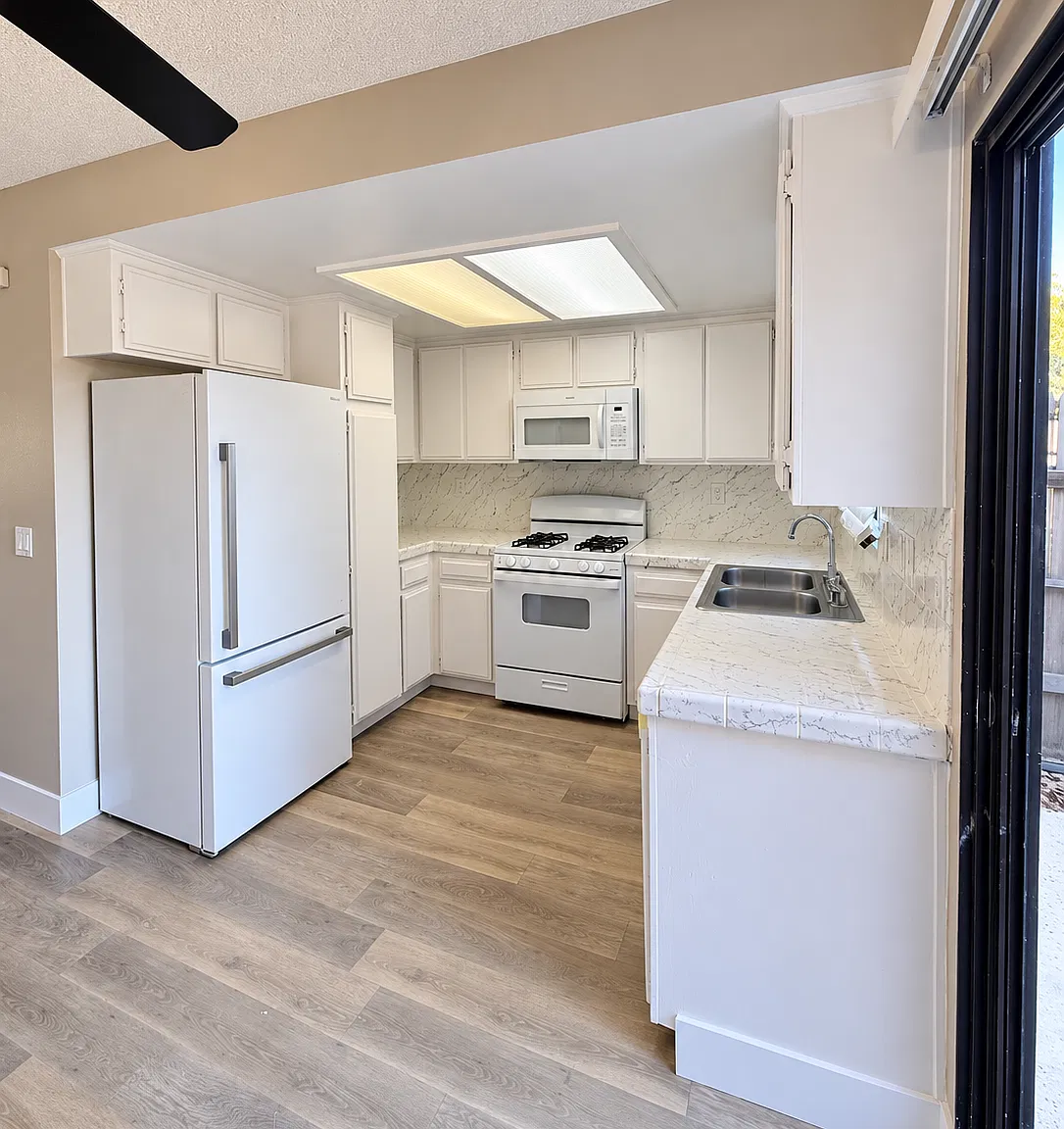 2 bed, 1.5 bath, 950 sqft, $1,925 — Photo 3