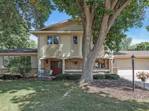 3950 Yorktown Ln N, Plymouth, MN 55441