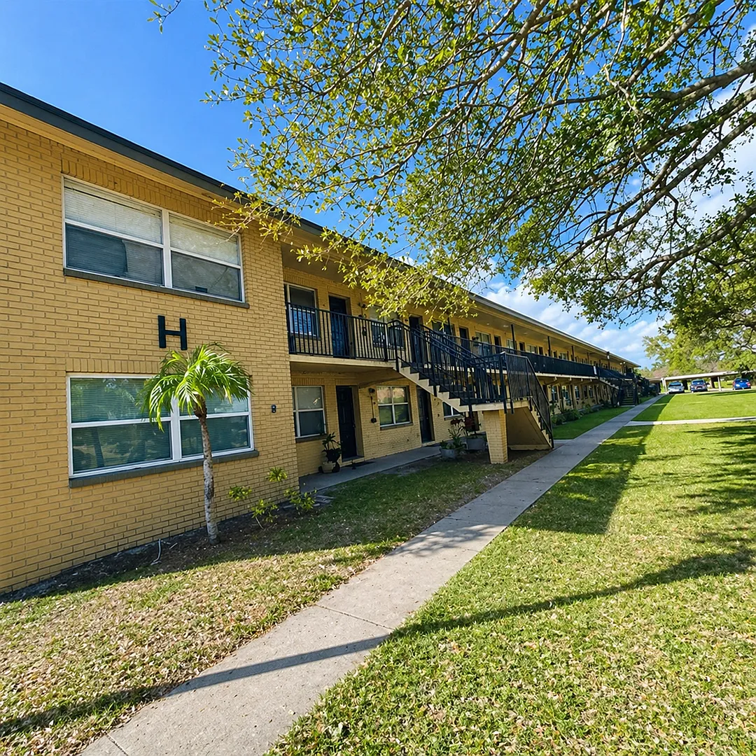 Charming 1-Bedroom Condo Near the Beach 2501 Harn Blvd #H27, Clearwater, FL — Photo 1