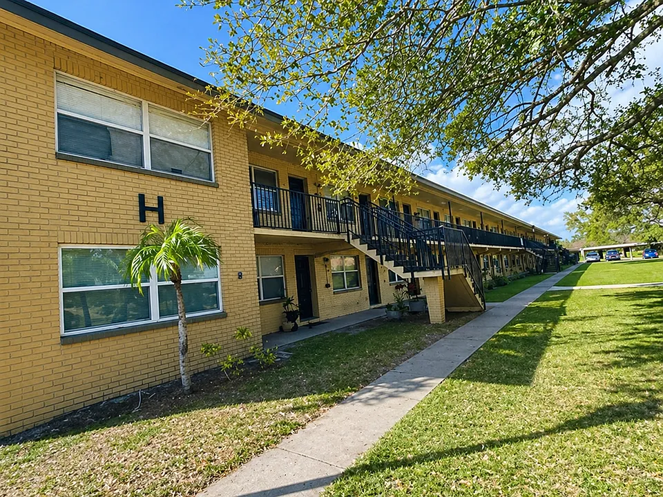 2501 Harn Blvd #H27