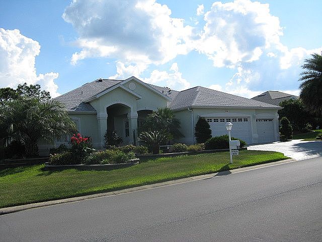 3 car garage, great location