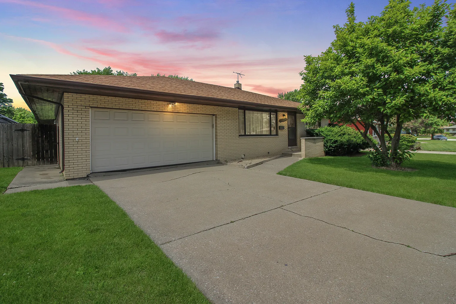 17540 Maple Ave photo 1