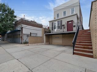 3092 42nd St, Astoria, NY 11103