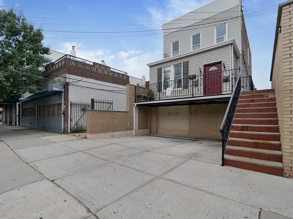3092 42nd St, Astoria, NY 11103