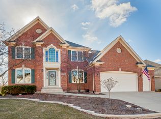 26W489 Pinehurst Dr, Winfield, IL 60190