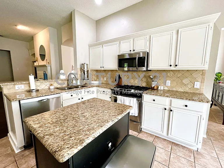 11413 Huntington Rd — Photo 19