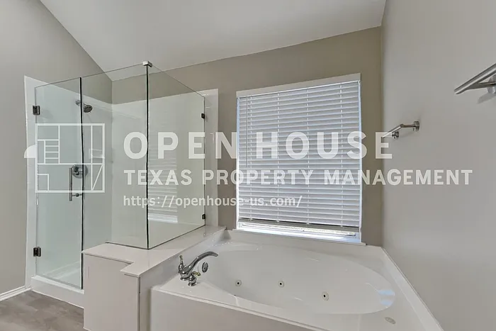 2904 Saint Martin Dr — Photo 14