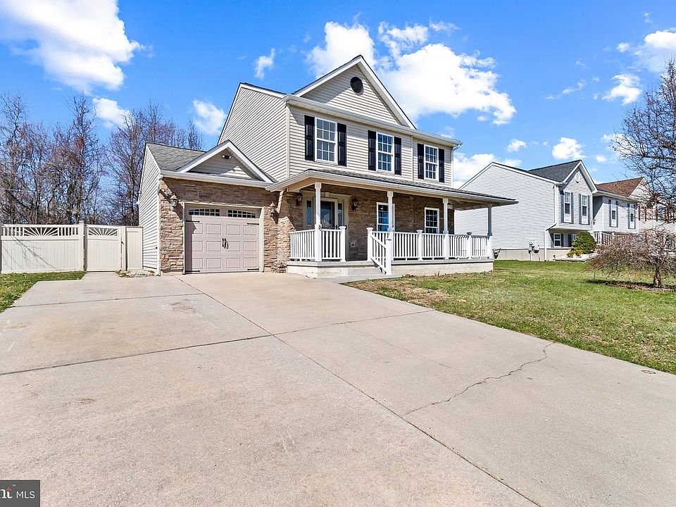 1st image of 8 Bastille Loop