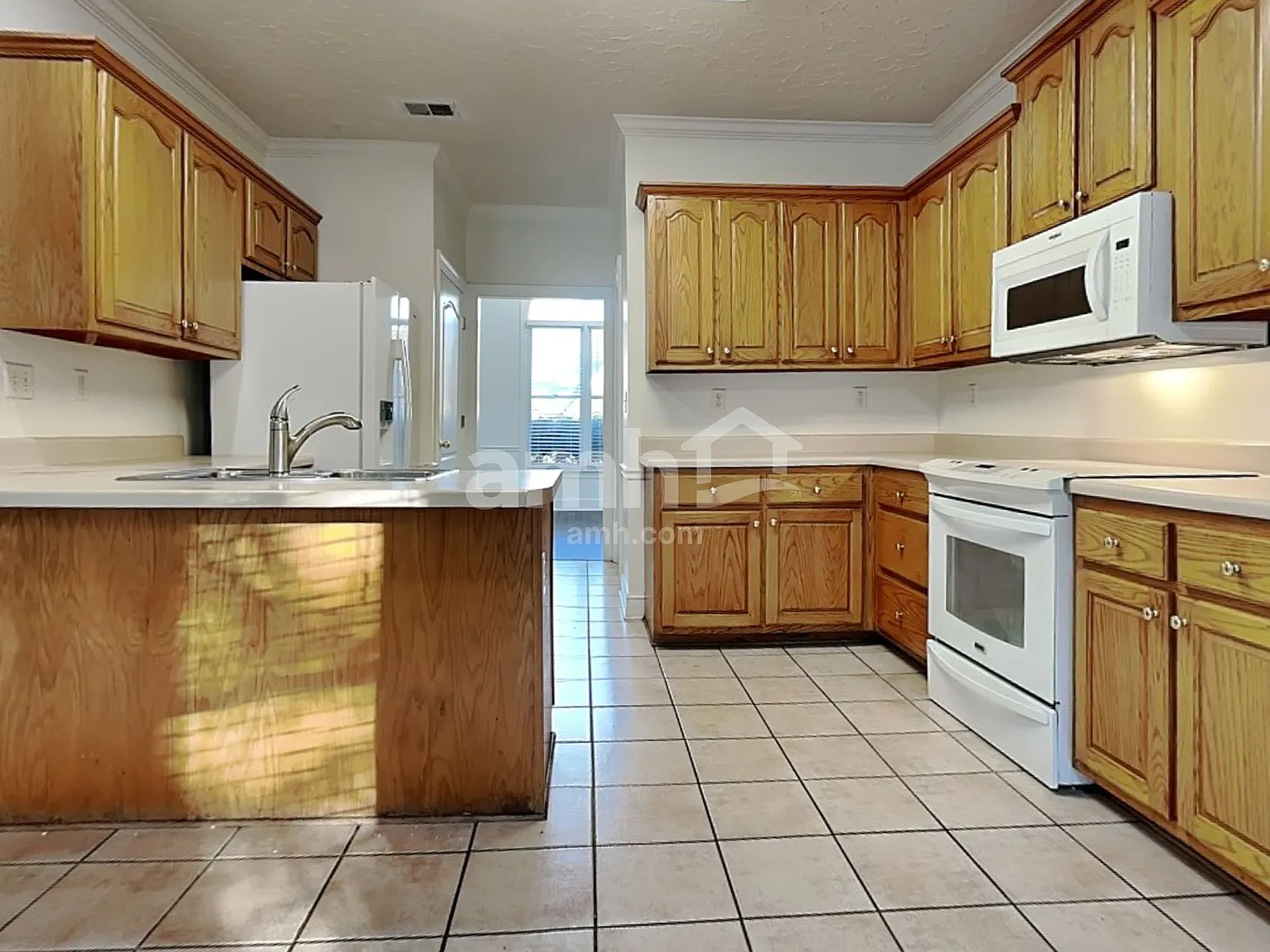 4 bed, 2.5 bath, 2600 sqft, $2,485 — Photo 4
