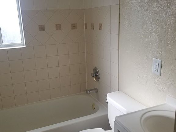 5th image of 5837 Elmo Dr
