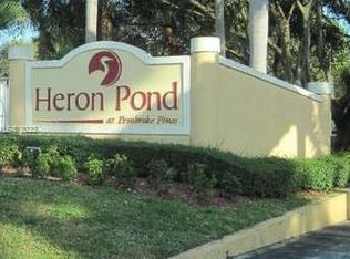 8439 SW 5th St APT 104, Hollywood, FL 33025