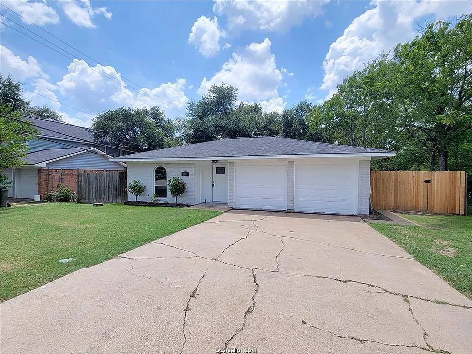 1409 Broadmoor Dr