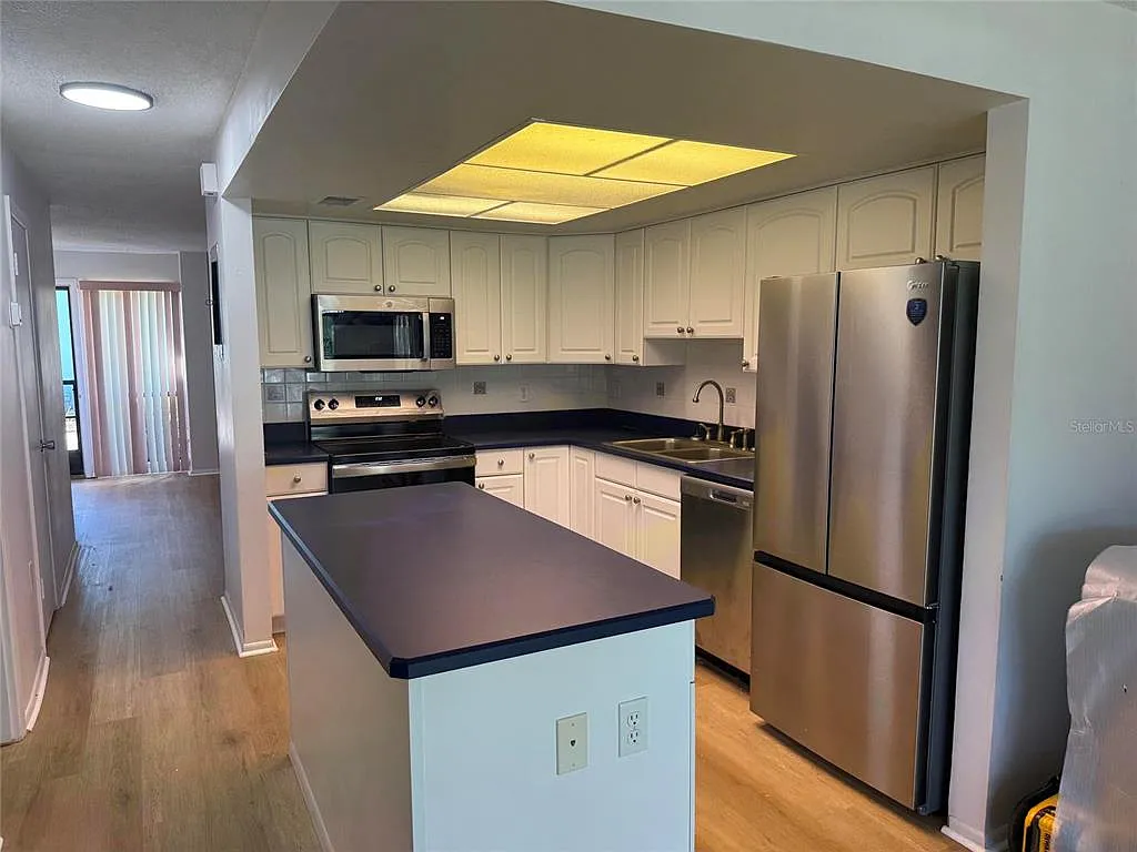 2 bed, 2.5 bath, 1252 sqft, $2,000 — Photo 4