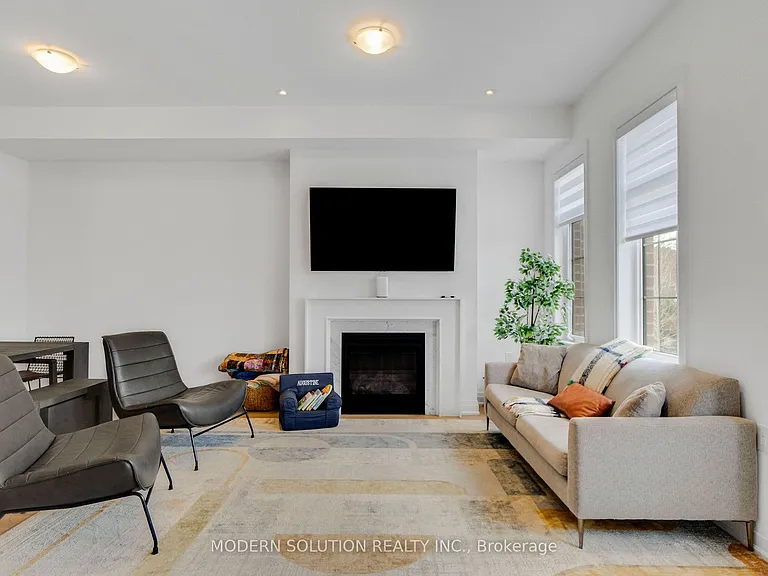 1659 Vellore Cres — Photo 13