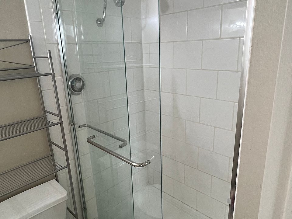 1st image of 600 E 8th St APT 10K