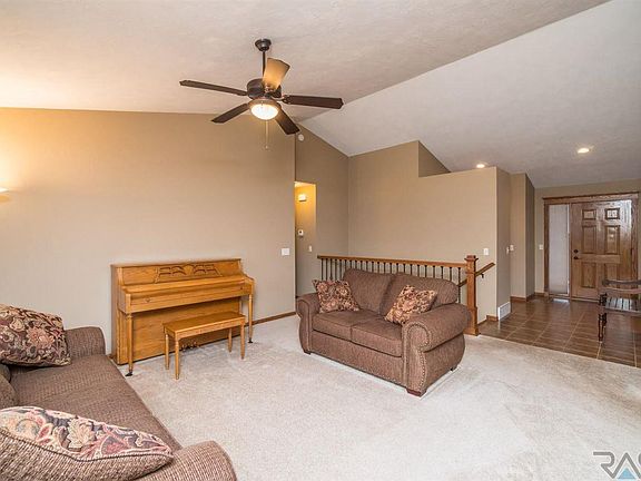 3rd image of 708 W Sterling Oak Cir
