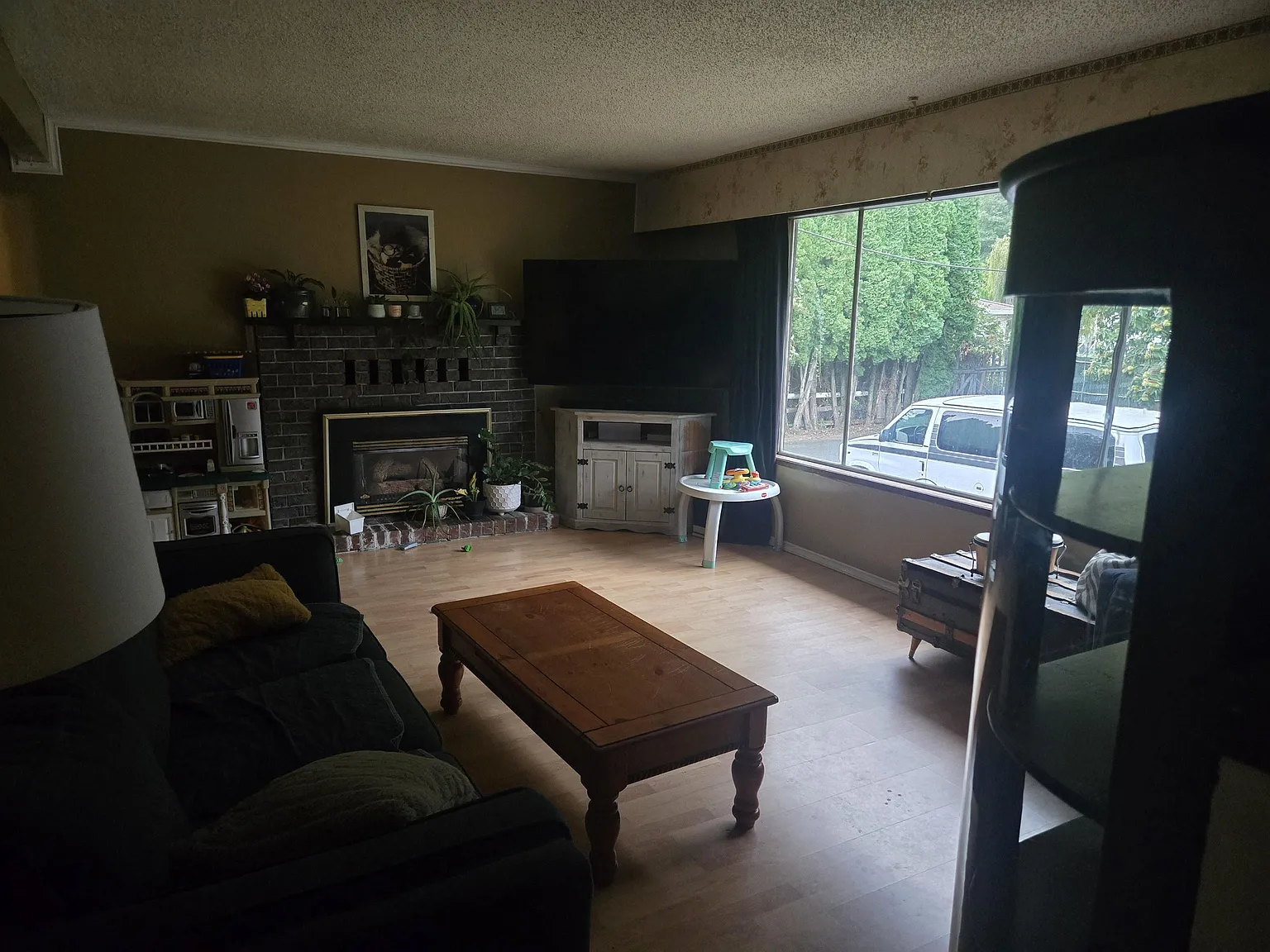 4 bed, 2300 sqft, $2,700 — Photo 3