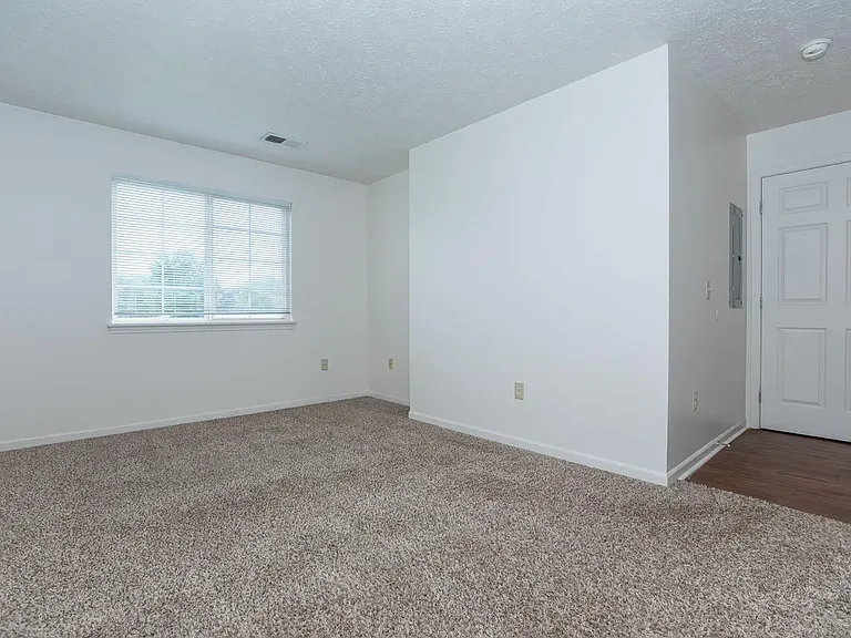 Camby Crossing Apartments — Photo 10