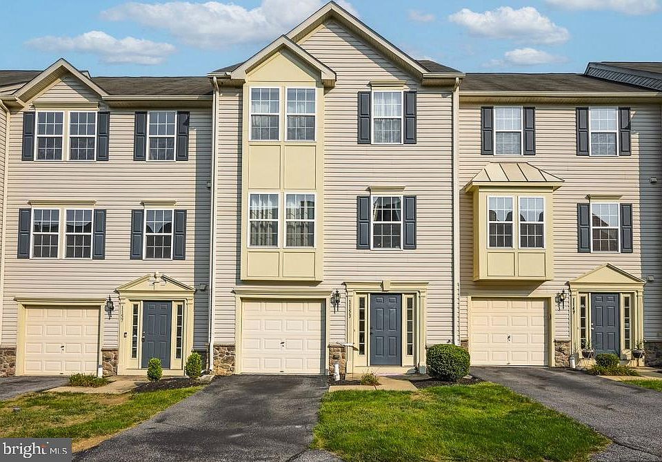1st image of 1153 Blue Bird Ln #28