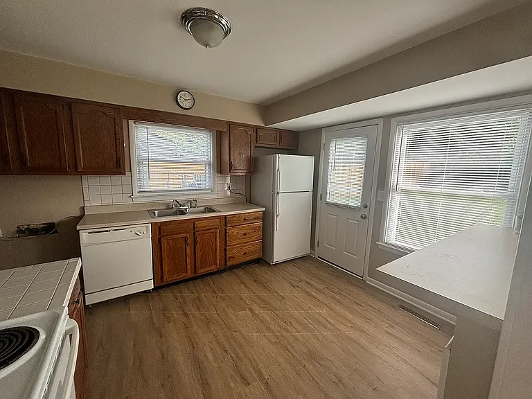 1807 Ashmoor Ln — Photo 15