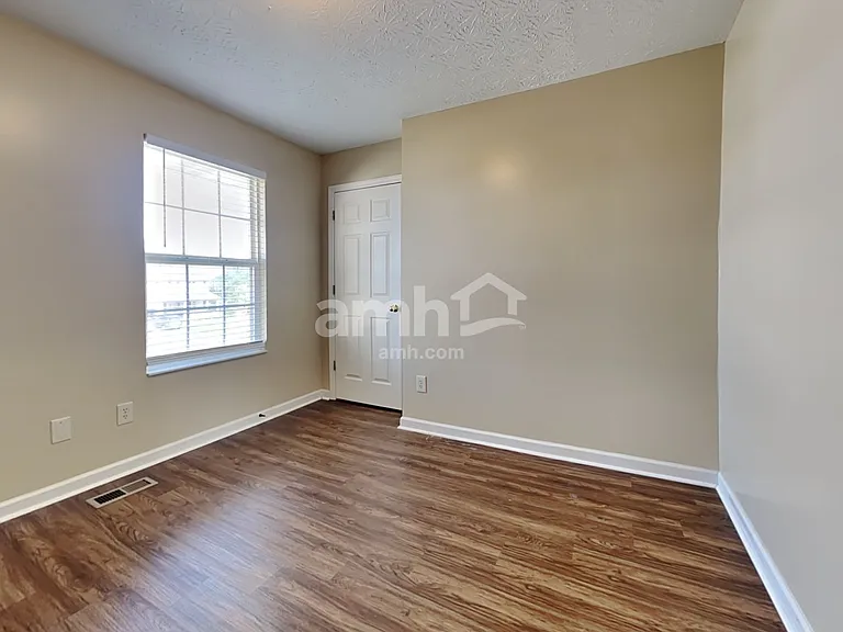 7011 Medford Ct — Photo 15