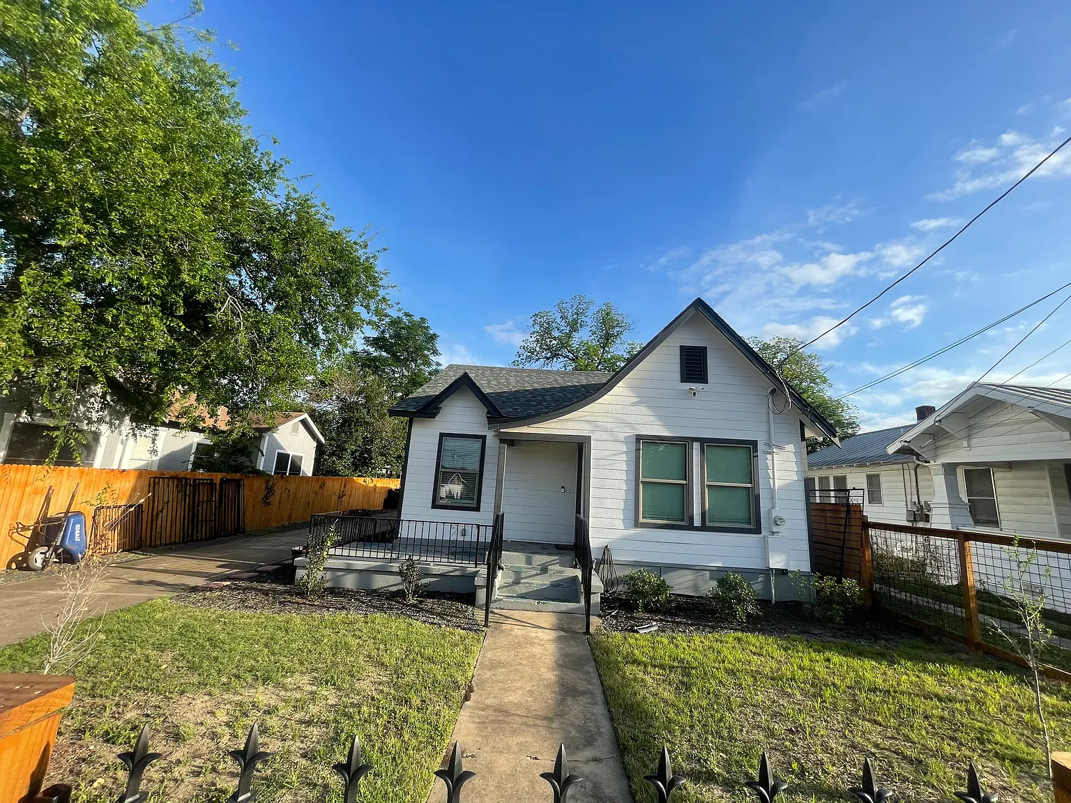 3 bed, 1470 sqft, $2,000 — Photo 3