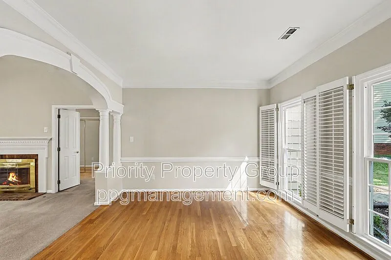 4 bed, 2.0 bath, 2502 sqft, $2,250 — Photo 4