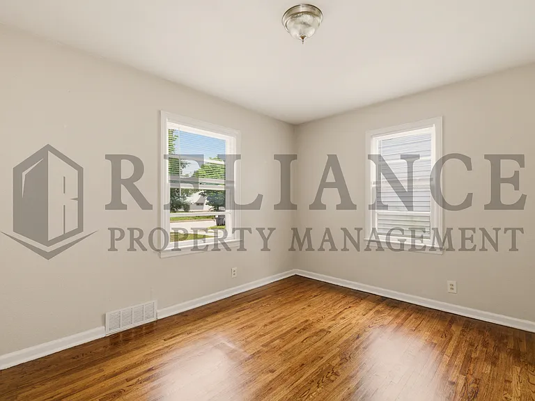 2151 S Green St — Photo 19