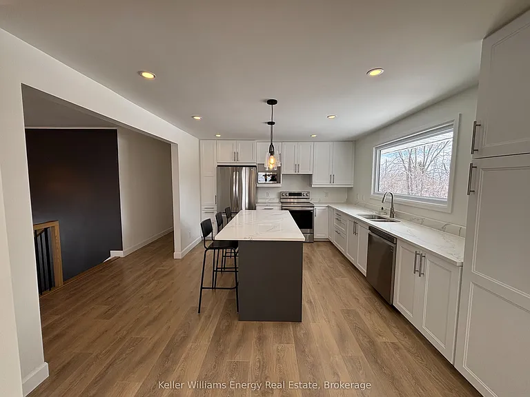 497 Wellington Main St — Photo 7