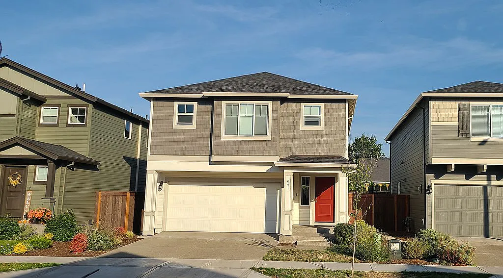 641 NE 138th Pl photo 1