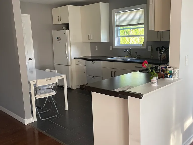 124 S 15th Ave — Photo 5