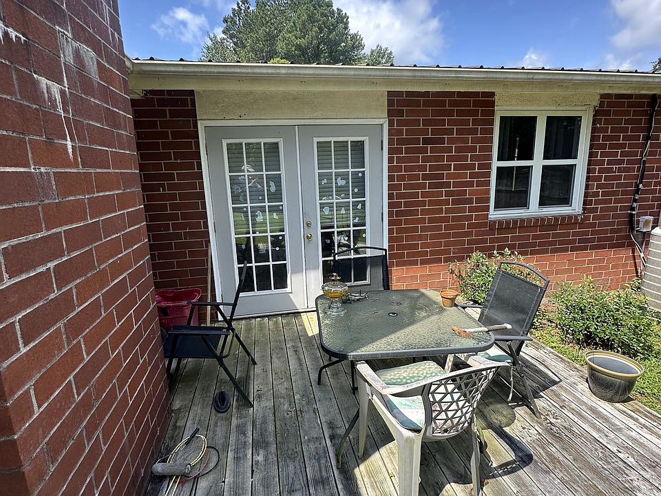 2nd image of 40 Duke St