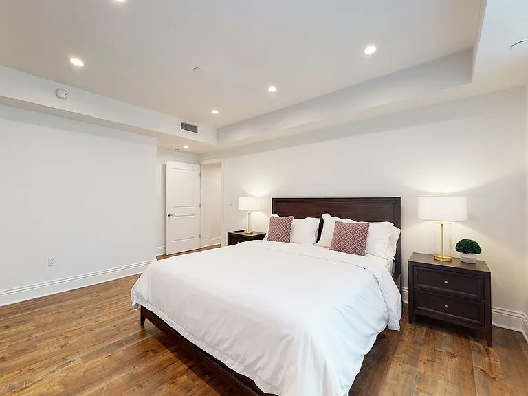 907 S Shenandoah St #101 — Photo 24
