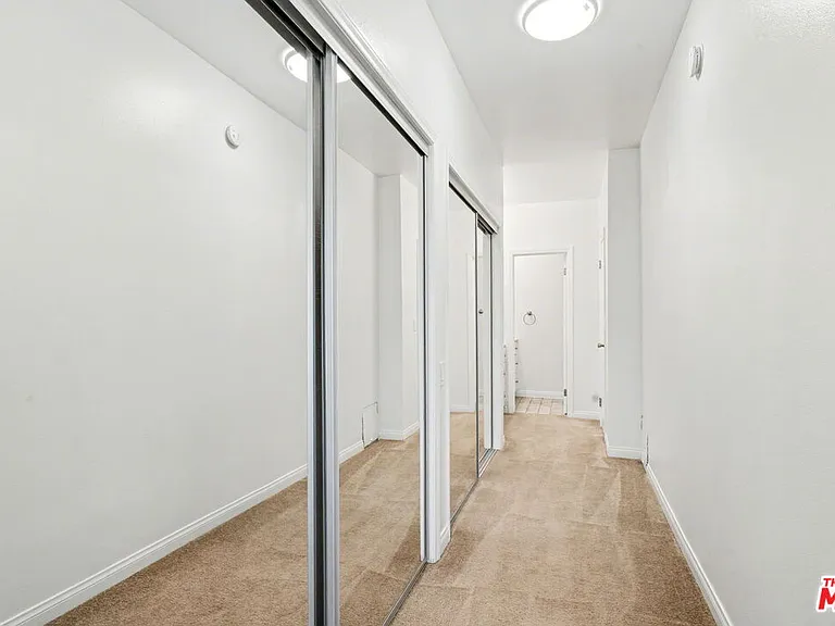 521 Montana Ave #301 — Photo 18