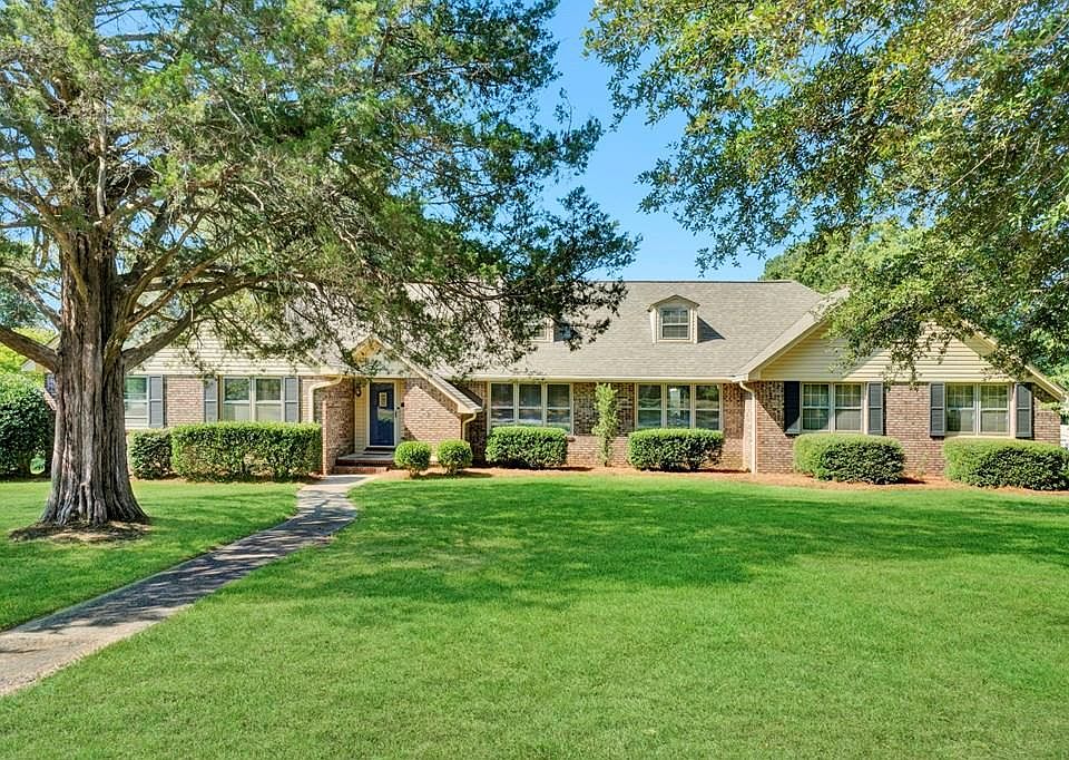 1st image of 102 Evergreen Dr