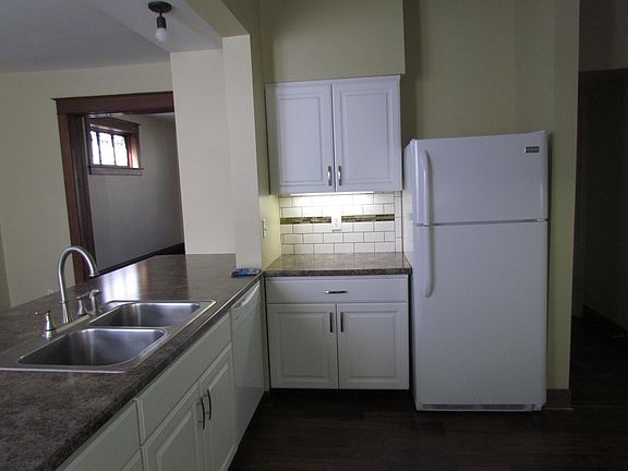 2nd image of 411 E Cherry St