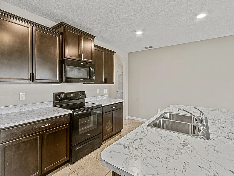 465 Sorrento Dr — Photo 12