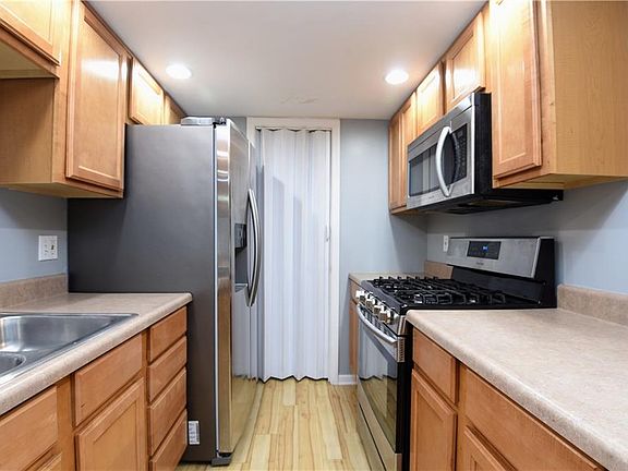 3rd image of 6910 Carriage Hill Dr APT 103