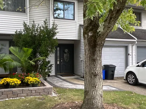 30 Lexington Cir, Matawan, NJ 07747