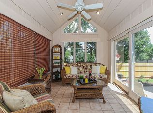 2128 Parkville Rd, Schaumburg, IL 60194