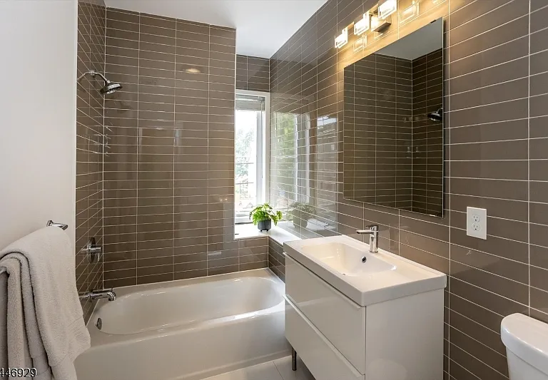 8 Willard Pl — Photo 7