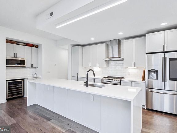 3rd image of 1501 N 31st St #Penthouse 1