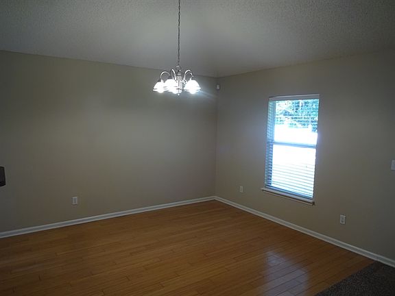 3rd image of 184 Southern Grove Dr