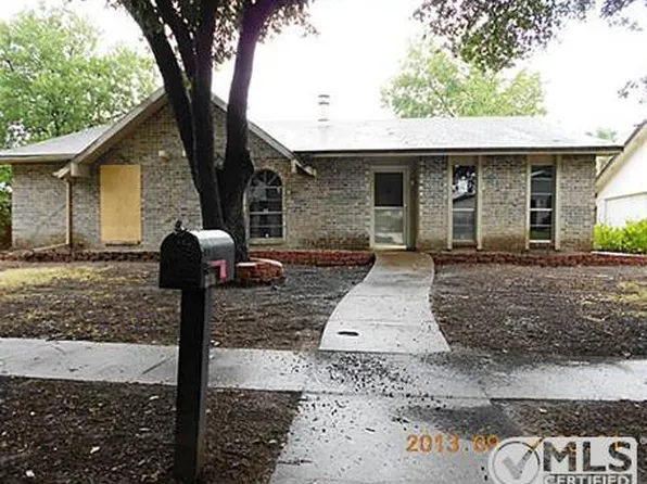 3130 Falkland Rd, Carrollton, TX 75007