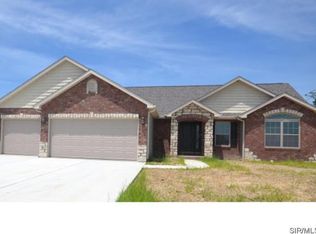 5531 Autumn Ash Dr, Smithton, IL 62285