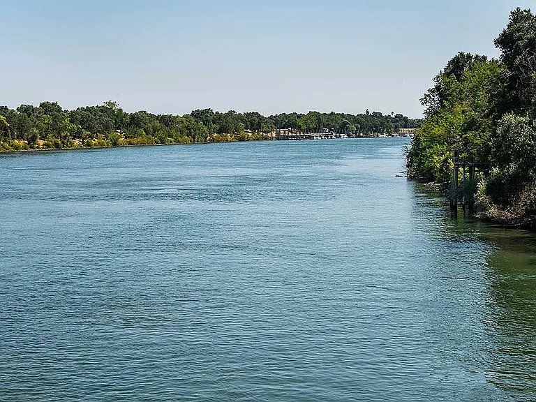 Walkway to the River banks